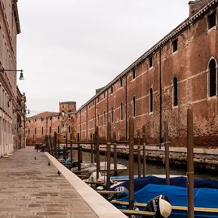 Corderie De La Tana Biennale Exhibition @arsenale Venetië